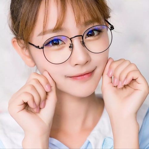 new woman sunglass